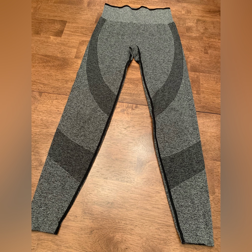 Victoria’s Secret Seamless Leggings. Excellent Condition. Xs
